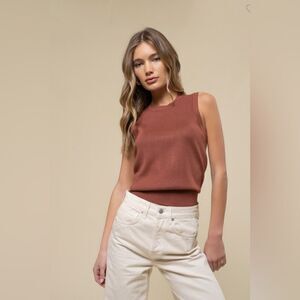 024. CLASSIC SLEEVELESS CREW NECK SWEATER TOP- CINNAMON